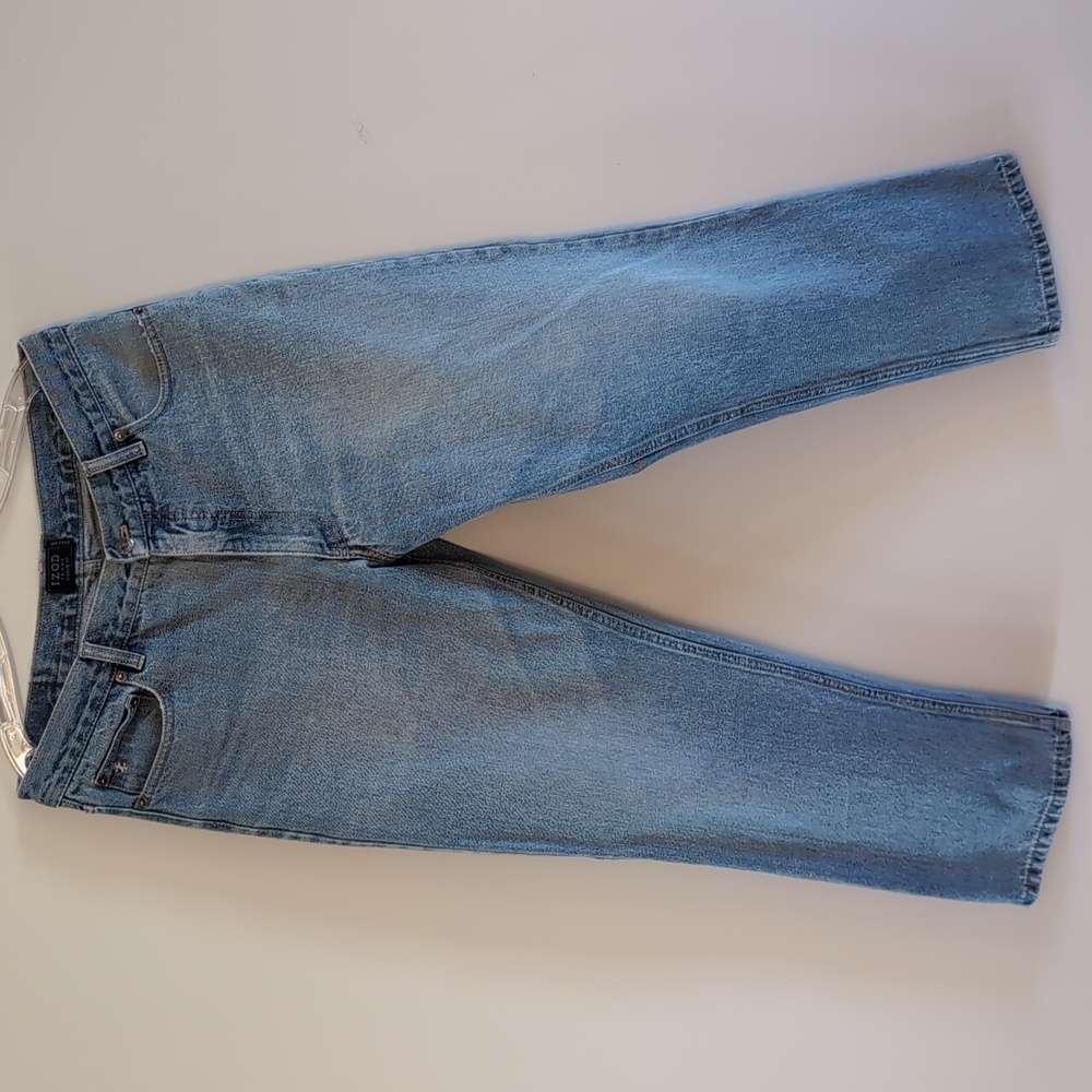 Men's Izod 100% Cotton Size 34" x 30" Classic Fit, Light Washed Jeans.
